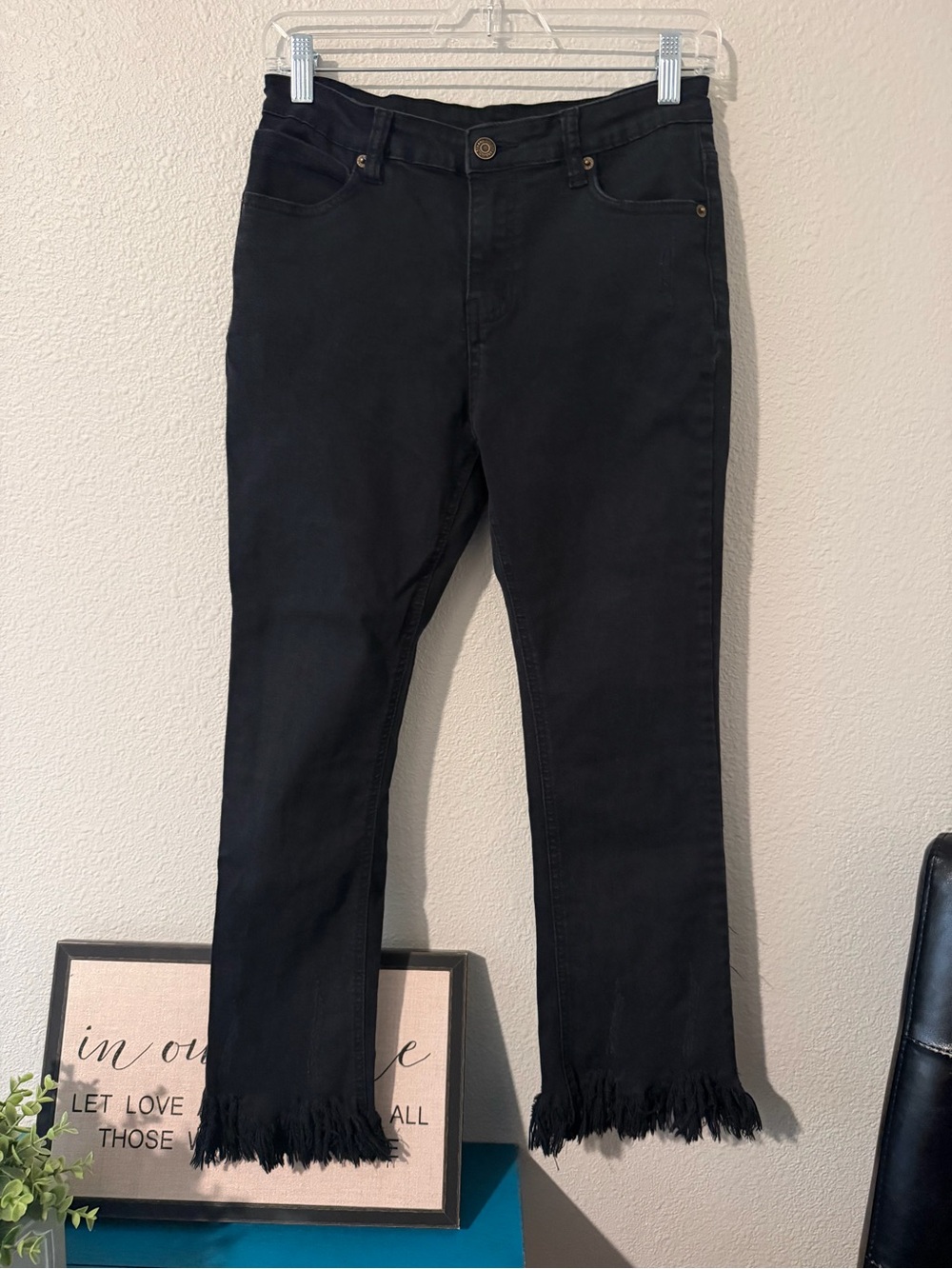 Women’s Black Frayed Hem Ankle Jeans
